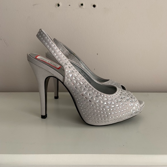 Heels - Picture 6 of 7